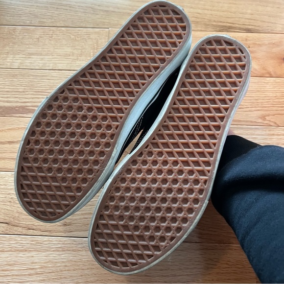 Vans Old Skool Shoes - Picture 5 of 6